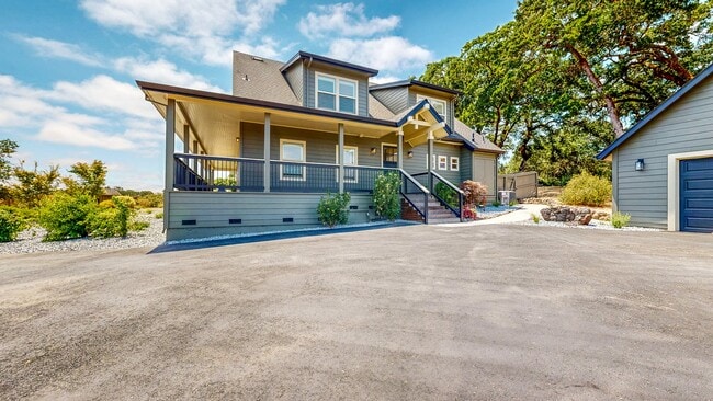 9901 Old Camp Ln in Windsor, CA - Building Photo - Building Photo