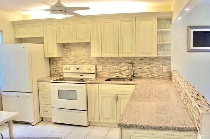 8535 Casa Del Lago in Boca Raton, FL - Building Photo