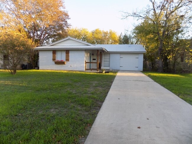 property at 404 Nell Deane Blvd