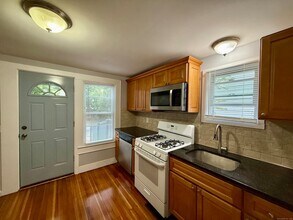 16 1/2 W Main Street Unit in Norwalk, CT - Building Photo - Building Photo