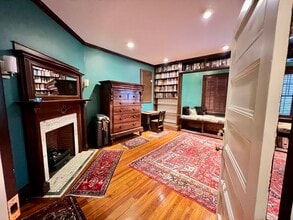 736 Washington St, Unit 1 in Brookline, MA - Foto de edificio - Building Photo