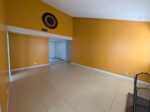 914 W Alton Ave in Santa Ana, CA - Building Photo - Building Photo