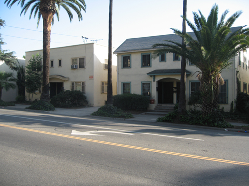 5520 Franklin Ave in Los Angeles, CA - Foto de edificio - Building Photo