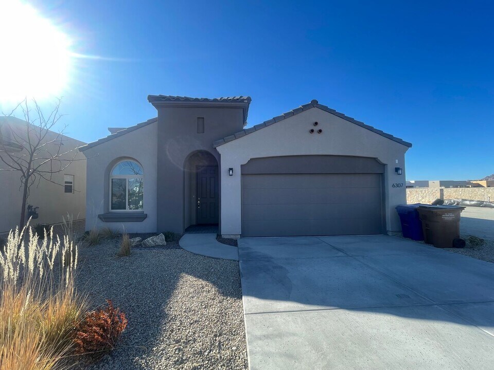 6307 Bayberry Rd in Las Cruces, NM - Building Photo