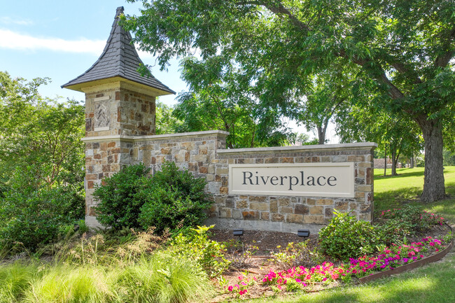 Riverplace in Garland, TX - Building Photo - Building Photo