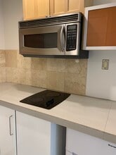 8979 Shoreham Dr, Unit A in West Hollywood, CA - Building Photo - Building Photo