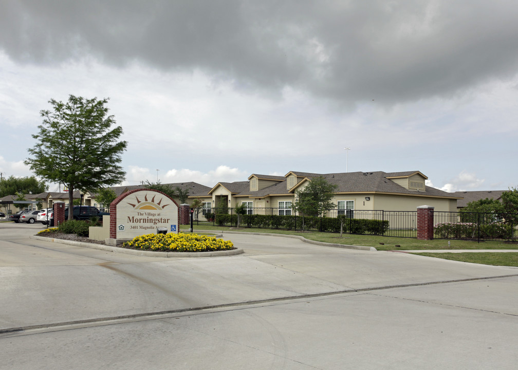 Village at Morningstar in Texas City, TX - Foto de edificio