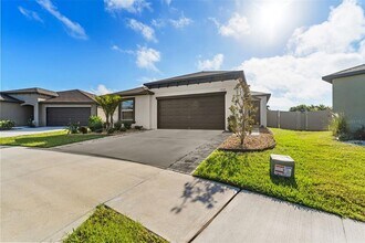 5454 Blue Azure Dr in Wimauma, FL - Building Photo - Building Photo