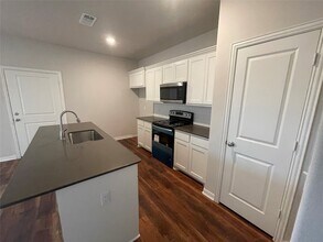 2825 Peony Dr in Sherman, TX - Foto de edificio - Building Photo