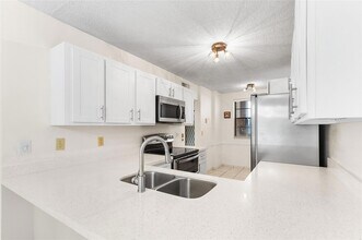 9676 W McNab Rd, Unit 110 in Tamarac, FL - Building Photo - Building Photo