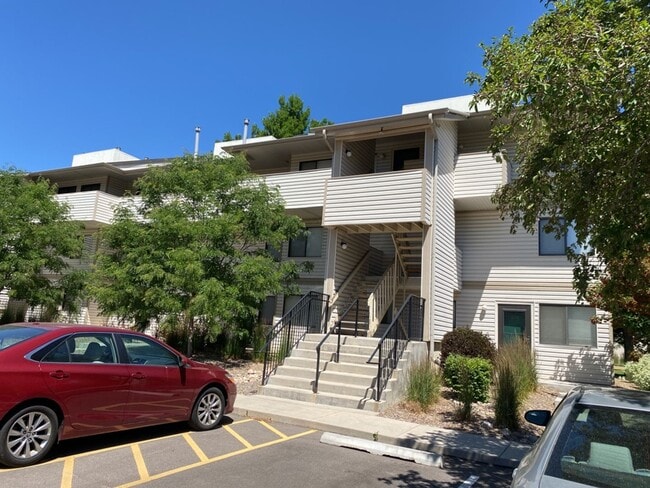 1705 Heatheridge Rd in Fort Collins, CO - Foto de edificio - Building Photo