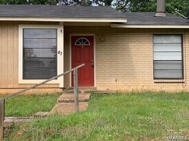 40 Glenwood Ct in Millbrook, AL - Building Photo