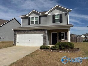 1037 Pilgrim Ln in Montevallo, AL - Foto de edificio - Building Photo