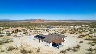 10654 Wilson Rd in California City, CA - Building Photo - Building Photo