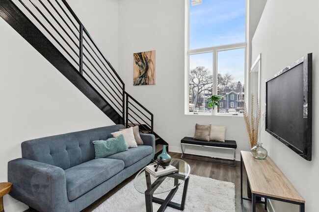 1453 Maple Ave, Unit 102 in Evanston, IL - Foto de edificio - Building Photo