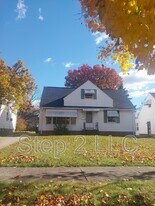 134 Flora Dr in Bedford, OH - Building Photo