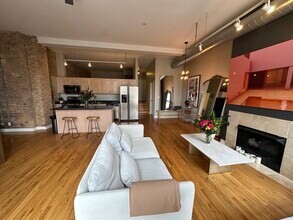 1635 W Belmont Ave in Chicago, IL - Building Photo - Building Photo