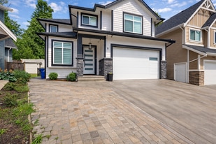 4581 Sumas Mountain Rd in Abbotsford, BC - Building Photo