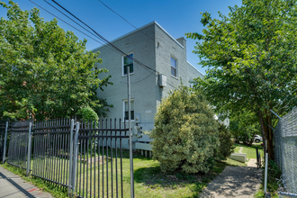 4242 6th St SE in Washington, DC - Building Photo - Building Photo