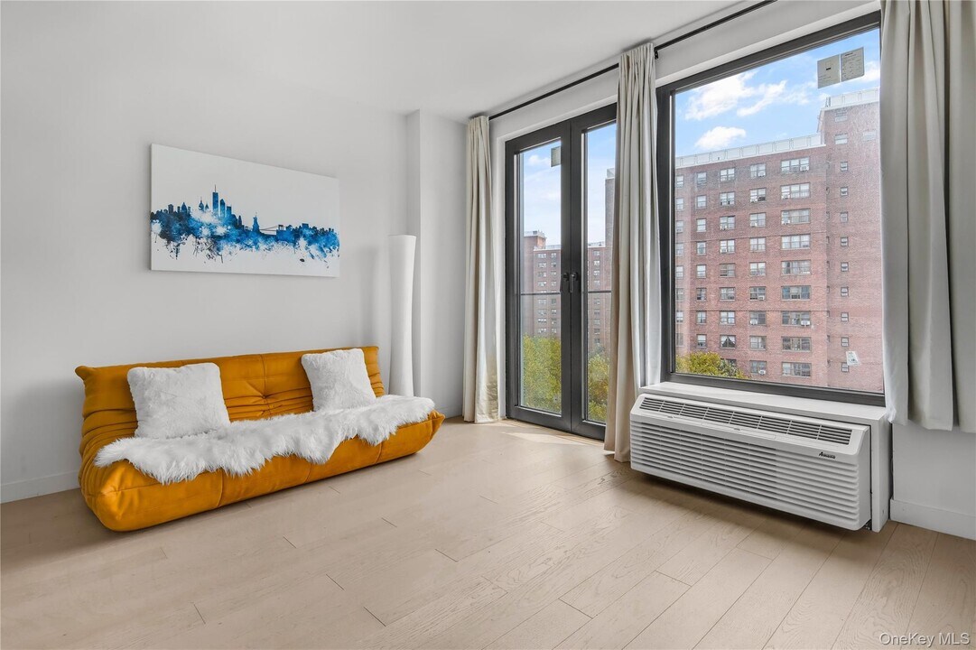 181 E 101st St in New York, NY - Building Photo