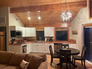 28625 Willow Rd in Lake Arrowhead, CA - Foto de edificio - Building Photo