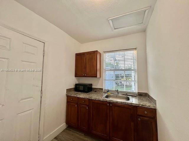 1381 NW 56th St in Miami, FL - Building Photo