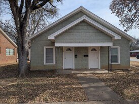 731 Cherry St in Graham, TX - Building Photo