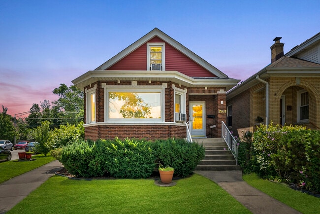 7901 W Elmgrove Dr in Elmwood Park, IL - Building Photo - Building Photo