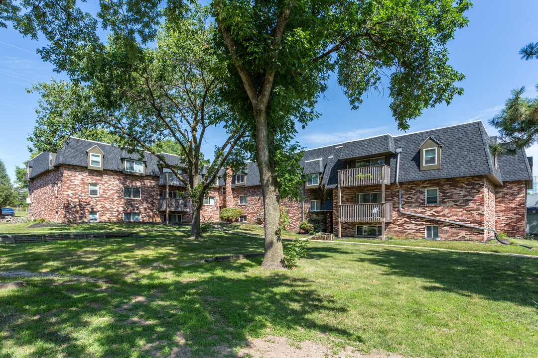 New Towne West Apartments in Omaha, NE - Building Photo