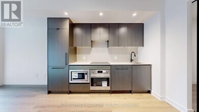 5 Lakeview Ave in Toronto, ON - Building Photo - Building Photo