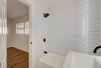 1915 McDuffie St in Houston, TX - Foto de edificio - Building Photo