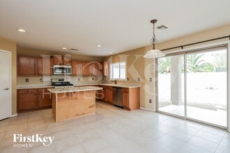1730 Maddison Cir in San Tan Valley, AZ - Foto de edificio - Building Photo