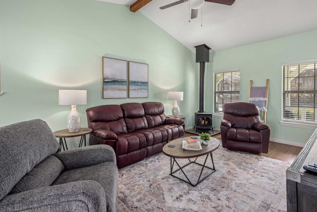 2110 Loren Cir in Fayetteville, AR - Building Photo