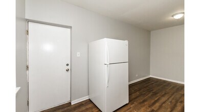 2400 N Kilbourn Ave in Chicago, IL - Building Photo - Building Photo