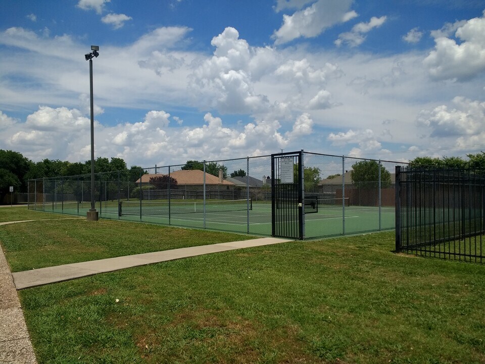 2361 Shirecreek Cir in Grand Prairie, TX - Building Photo