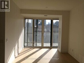 7-1717 Grenville St in Toronto, ON - Building Photo - Building Photo