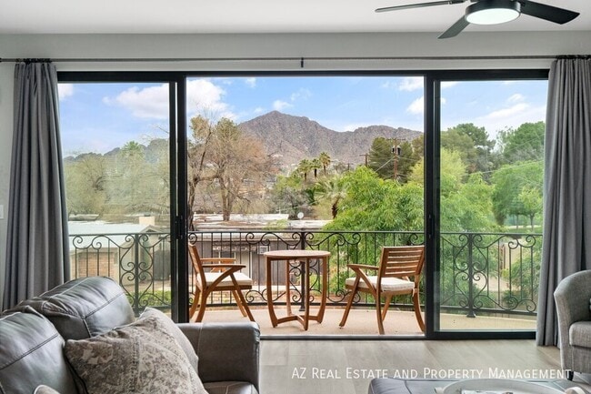 property at 3112 N Valencia Ln
