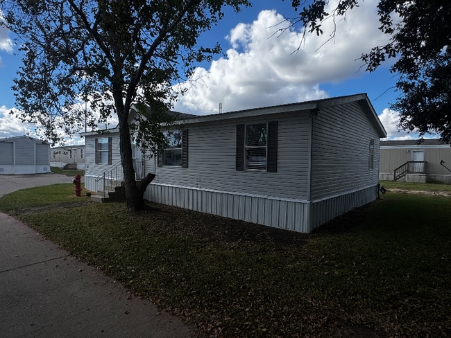 122 Fox Meadow Dr in Alvin, TX - Building Photo - Building Photo