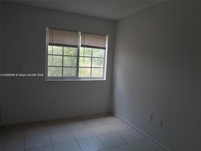 2123 Renaissance Blvd, Unit 303 in Miramar, FL - Building Photo - Building Photo