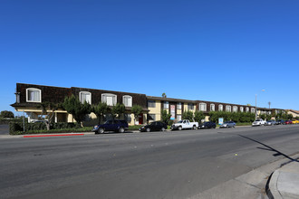 Imperial House Apartments in Imperial Beach, CA - Building Photo - Building Photo