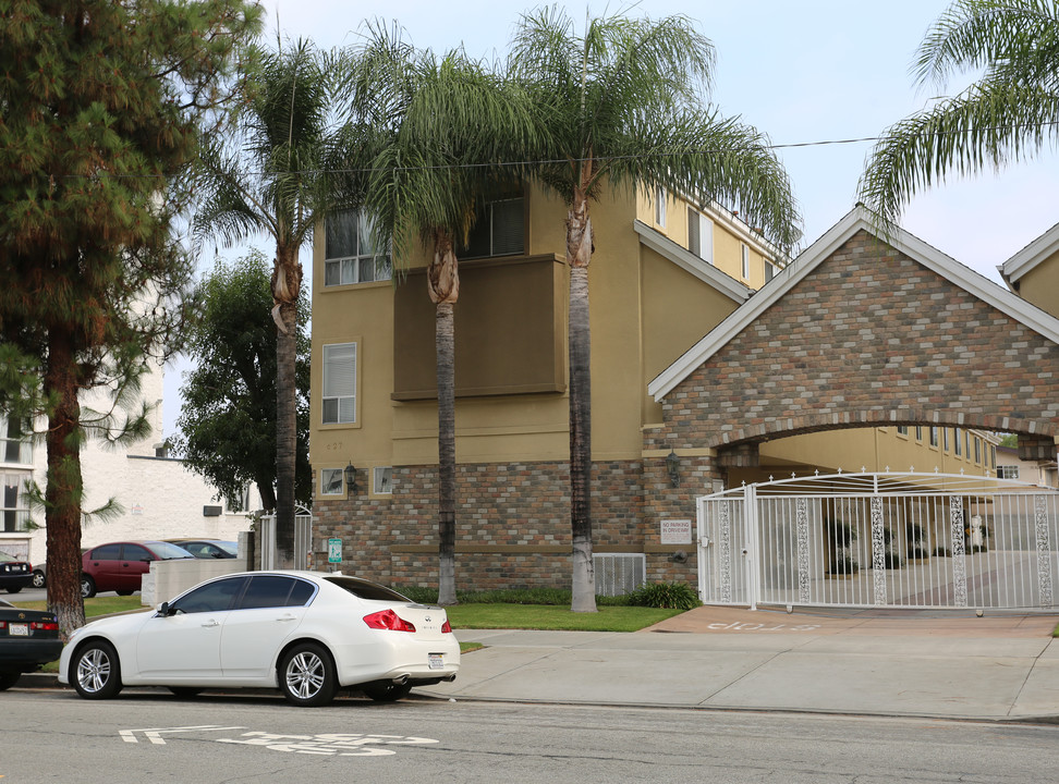 Residential Condominium in Glendale, CA - Building Photo