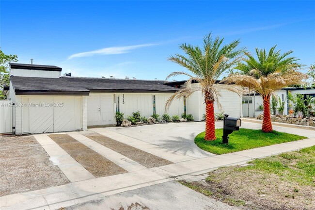 1720 SW 23rd Ave in Fort Lauderdale, FL - Foto de edificio - Building Photo