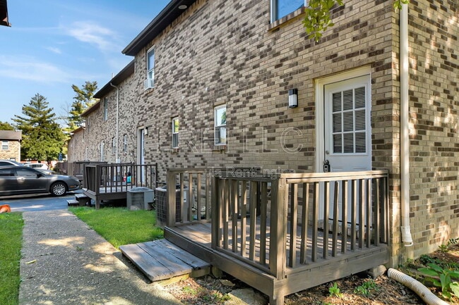 3422 Clingstone Way in Louisville, KY - Building Photo - Building Photo