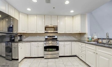 16 Forshee Cir in Montvale, NJ - Building Photo - Building Photo
