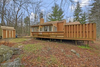 300 Lake Rd in Tobyhanna, PA - Building Photo - Building Photo
