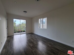 7117 Hawthorn Ave in West Hollywood, CA - Building Photo - Building Photo