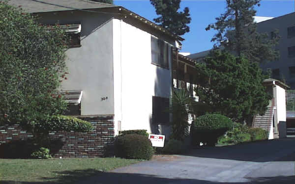 304 Sinclair Ave in Glendale, CA - Building Photo