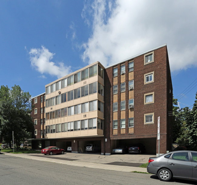 38 Charlton Ave W in Hamilton, ON - Building Photo - Building Photo