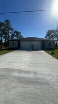 8753 Buckingham Rd in Ft. Myers, FL - Building Photo