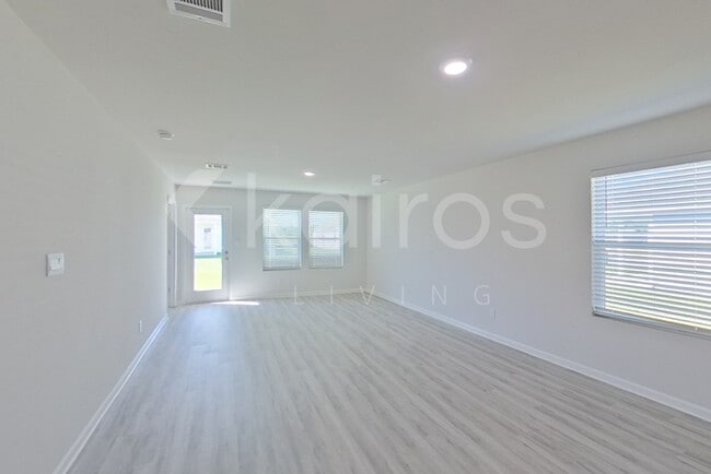 14255 War Admiral Ave in Denham Springs, LA - Foto de edificio - Building Photo